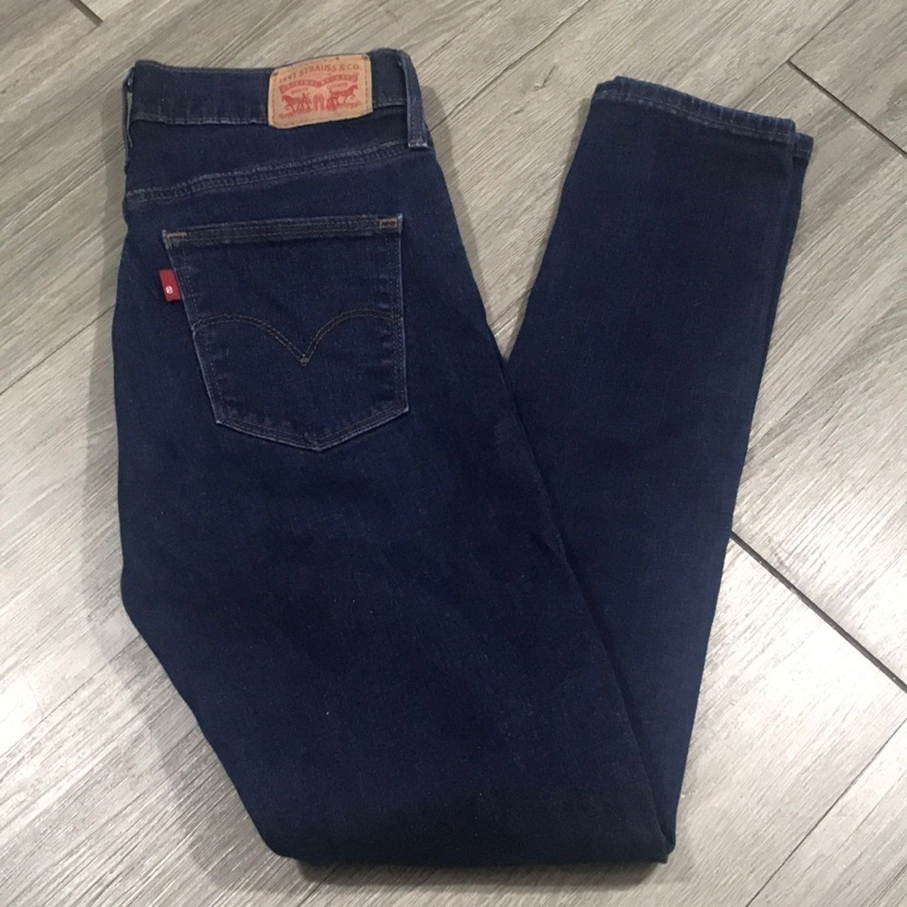 Levi’s‎ Slimming Skinny DarkWash Jeans size 28